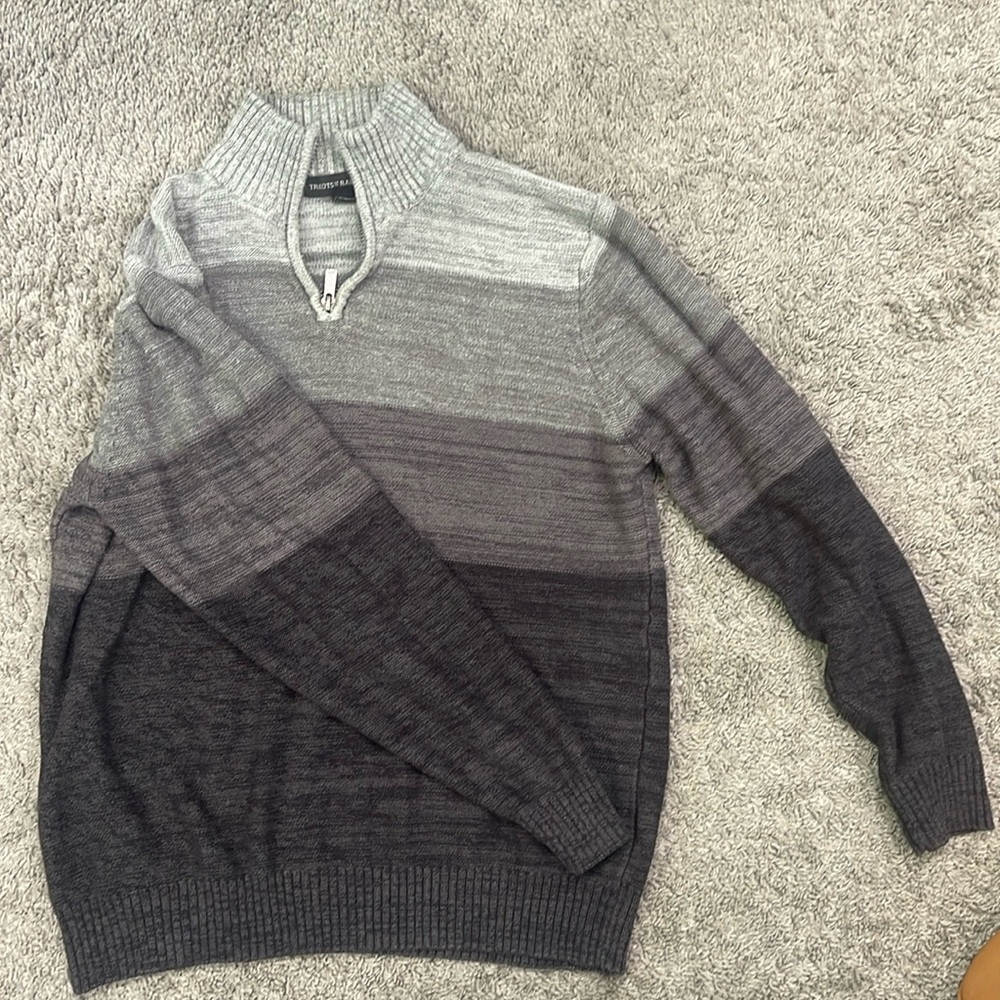 Tricots St. Raphael gray sweater
